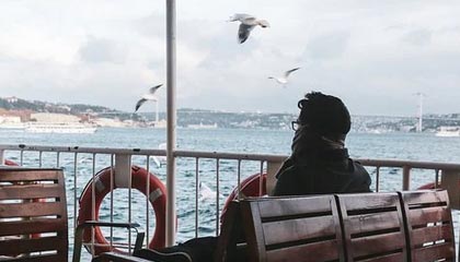 开云体育-瑞典血洗摩洛哥，萨拉赫三分雨点燃全场：足球世界的激情碰撞