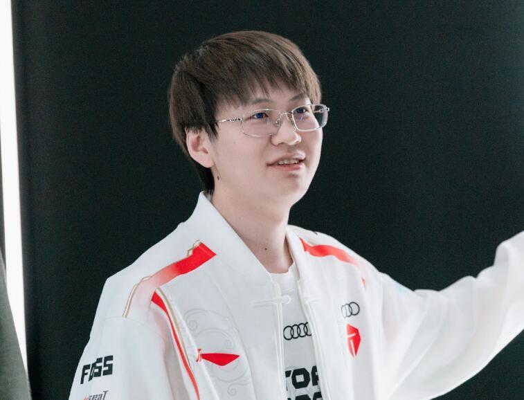 KT轻取RNG,Meiko拿下关键大龙鏖战多局八强赛,引爆全场热议 KT轻取RNG,Meiko拿下关键大龙鏖战多局八强赛,引爆全场热议