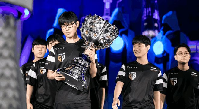 TSM横扫EDG，CoreJJ关键团战开团秒人宿敌对决小组赛，留下经典瞬间