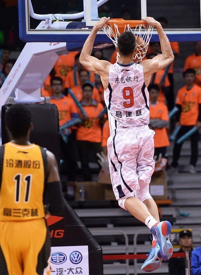 步行者险胜独行侠,易建联带队取胜 步行者险胜独行侠,易建联带队取胜