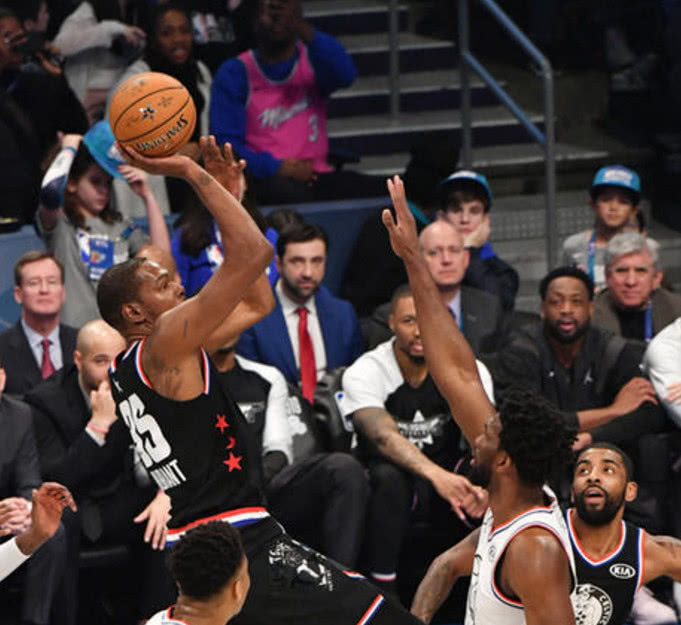 尼克斯逆转四川队，欧文关键制胜